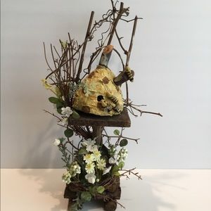 Beehive silk, wood arrangement with honey bees.